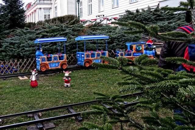 Für die ganz kleinen Besucher gibt es eine kleine Bahnanlage mit dem 'Polar-Express'.