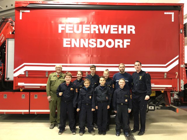 Erste Reihe v.l.n.r.: Christoph Kasberger, Bernhard Lindner, Kenan Selimspahic, Florian Binder
Zweite Reihe v.l.n.r.: Bewerbsleiter Johann Reindl, Ina Kastner, Paul Wilken, Jennifer Leeb, Daniel Scheuchenegger, Jugendführer Thomas Wahl | Foto: FF Ennsdorf