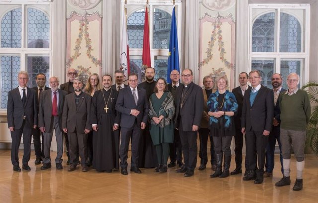 VertreterInnen der Religionen mit Landeshauptmann Platter und Landesräten Baur | Foto: Land Tirol/Berger