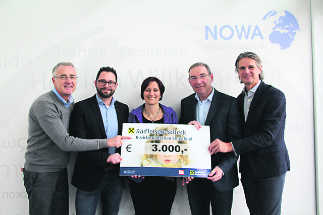 Scheckübergabe bei Nowa: Norbert Forstinger, Florian Klein, Walter Klein, Bettina Garstenauer, Günter Wimmer (v.l.).