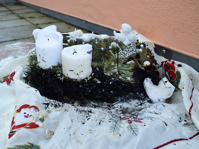 Dieser Adventkranz verursachte einen Feuerwehreinsatz. | Foto: Stadtfeuerwehr Pinkafeld