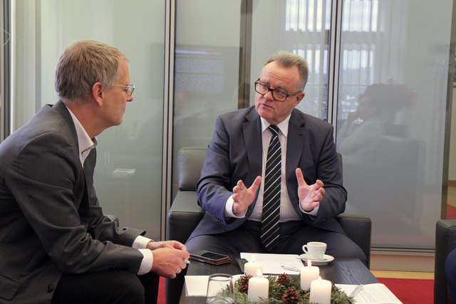 „Die Sozialdemokratie soll für die soziale und die innere Sicherheit eintreten“, meinte LH Hans Niessl im Gespräch mit Bezirksblätter-Chefredakteur Christian Uchann.