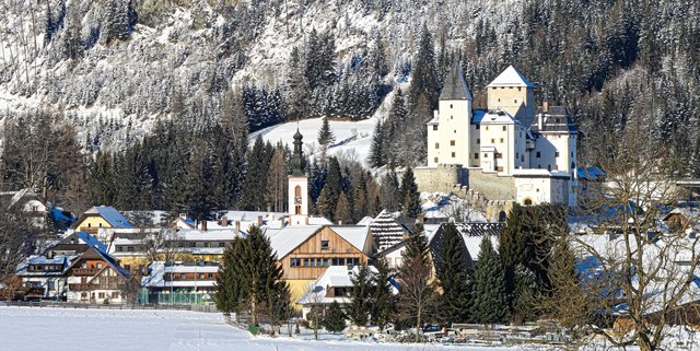 Das Ortsbild von Mauterndorf bestimmen die Burg, die drei Kirchen und auch inmitten des Ortes die alten Bürgerhäuser.