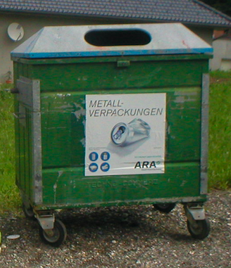 Die blauen Tonnen an den Müllinseln gehören bald der Vergangenheit an