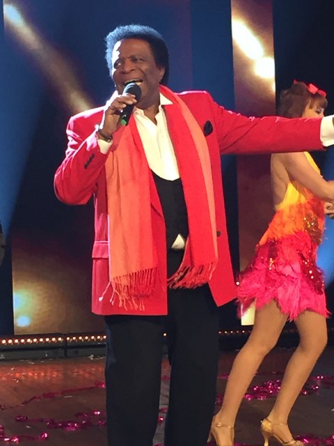 Mit  dem Stimmungshit "Ein bisschen Spaß muss sein", heizte der nimmermüde ROBERTO BLANCO dem Publikum gleich zu Beginn der Silvesterparty in der Stadthalle Graz so richtig ein.