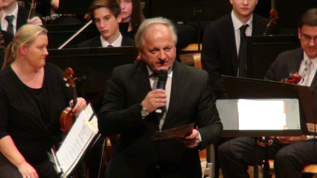 SOL Obmann Hans Georg Zach führte durch das Programm des Neujahrskonzerts.