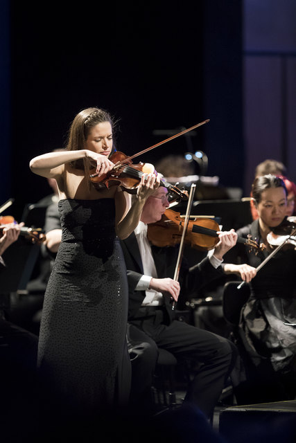 Eszter Kleinman-Stankowsky begeisterte irrsinnig  mit dem Spiel auf ihrer Violine. | Foto: © Werner Kmetitsch.
