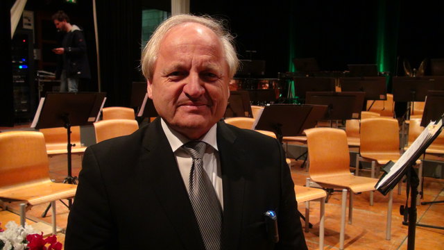 SOL Obmann Hans Georg Zach führte als Moderator durch das Programm des Leibnitzer Neujahrskonzert.