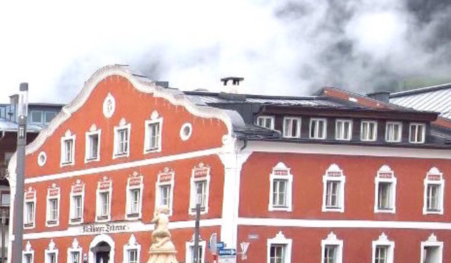 Schauplatz der Messerattacke: Oberhalb des Restaurants "Meilinger Taverne", welches sich im Erdgeschoss befindet. | Foto: Christa Nothdurfter