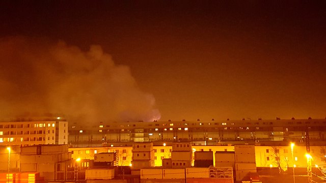 Dunkle Rauchwolken über Liesing