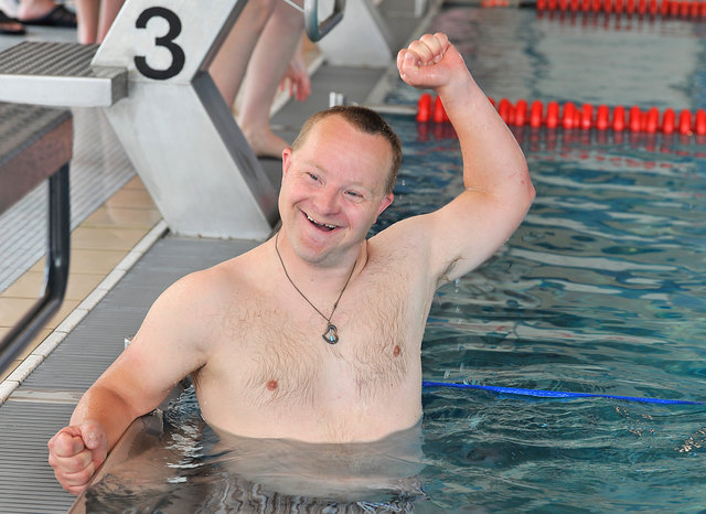Sport begeistert und verbindet. Im Bild Schwimmer Michael Mallinger von der Trainingsgruppe Vöcklabruck. | Foto: Verein Brücken bauen