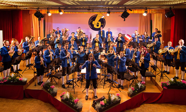 Die Marktmusikkapelle Gallspach unter der Leitung von Kapellmeisterin Johanna Heltschl beim Neujahrswunschkonzert am 1. Jänner 2018