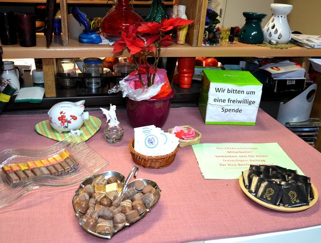 Gespendete Süßigkeiten oder ein Weihnachtsstern des Kindergartens zeugen von Wertschätzung