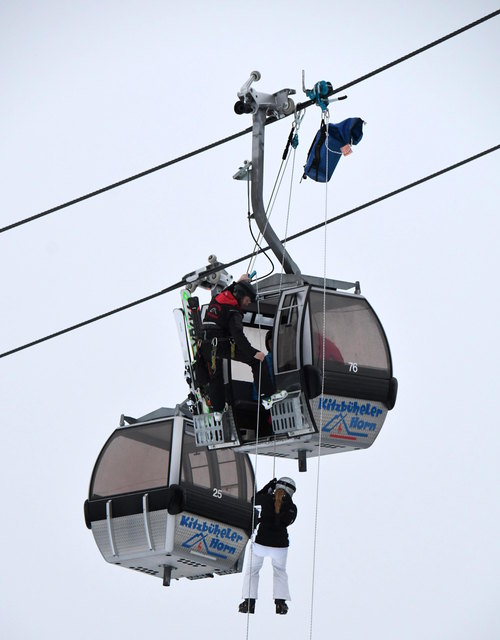 24 Skifahrer mussten am 3. 1. aus der Hornbahn wegen starkem Wind geborgen werden. | Foto: ZOOM.TIROL