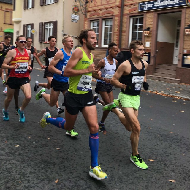 Christian Steinhammer bei seinem Marathon-Debüt in Frankfurt mit einer Zeit von 2:17:54. | Foto: privat