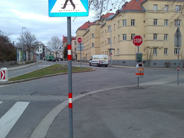 Verkehrsinsel, Schutzweg, 30er Zone, Fahrbahnschwellen und Stopptafeln: Ein Eldorado fürs leere Stadtbudget
