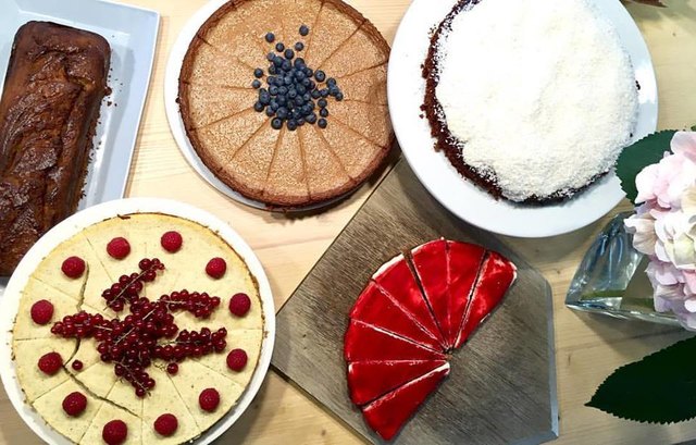 Der Himmel für alle Kuchen- (und Kaffee-)Fans: Friedlieb und Töchter. Alle Kuchen sind selbstgemacht. | Foto: Facebook/Friedlieb und Töchter