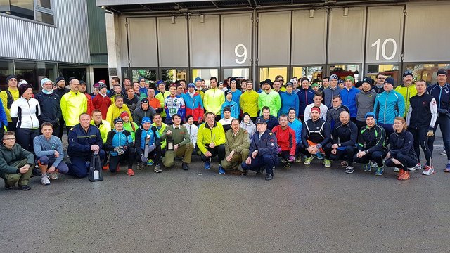 Ab Weiz nahmen fast 100 Läufer die Strecke in Angriff. Bei den verschiedenen Stationen auf der Strecke stiegen immer wieder weitere Sportbegeisterte ein. | Foto: FF Hirnsdorf