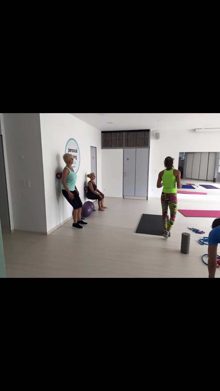 Andrea und Monika Schabl machen natürlich weiter, nur Papa gaston hat aufgehört.