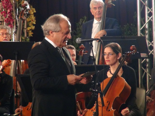 Moderator  SOL Obmann Hans-Georg Zach glänzte mit reichem Hintegrundwissen bei der profunden Begleitung durch das abwechslungsreiche Programm.