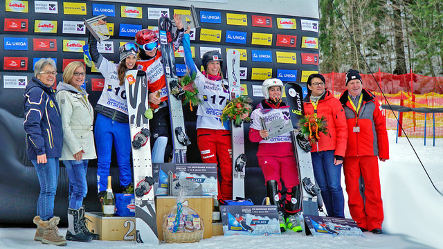Julia Dujmovits holte im österreichischen Lackenhof den zweiten Platz (3.v.l.). Im Mixed-Bewerb wurde es Platz sieben. | Foto: Tobias Holzer