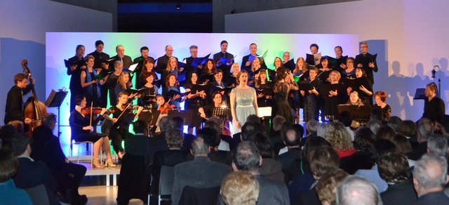 Der Chor mit Solistin Birgit Stöckler | Foto: KK