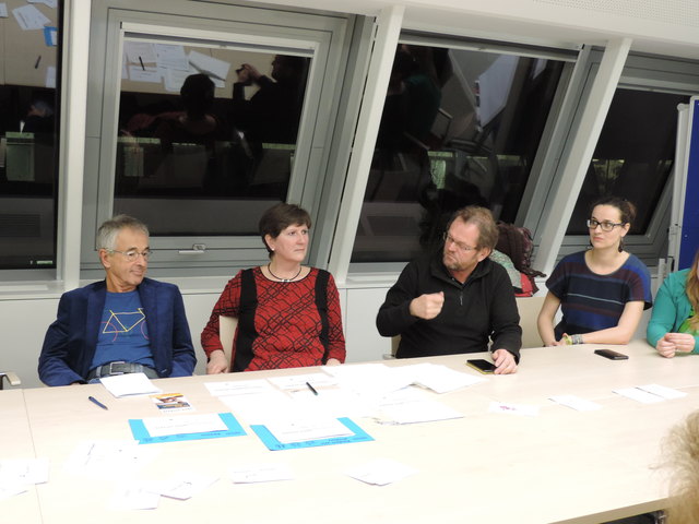 Viele Spielteilnehmer berichteten aus eigenen Erfahrungen zum Thema "Christliche Solidarität"