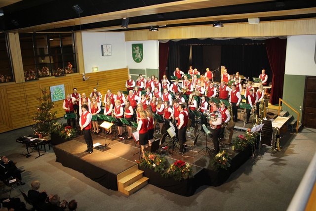 Unter der Leitung von Kapellmeister Gerhard Werner wurde ein abwechslungsreiches Programm geboten. | Foto: Musikverein Birkfeld