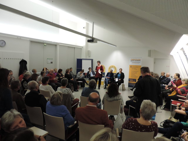 Reger Andrang zur Vorstellung von "Christlich geht anders - Das Spiel" im Dachgeschoß der Erzdiözese am Stephansplatz