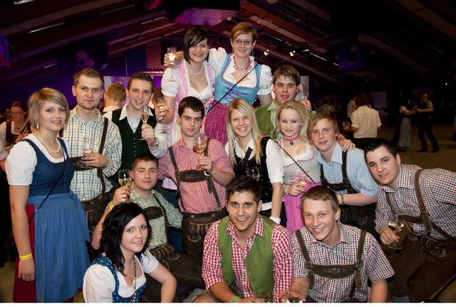 Um 20.30 Uhr wird wie immer mit einer außergewöhnlichen Polonaise in eine unvergessliche Ballnacht gestartet | Foto: Marion Schweiger