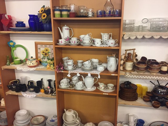 Das Second-Hand-Warenhaus Iduna bietet günstiges Gebrauchtes.