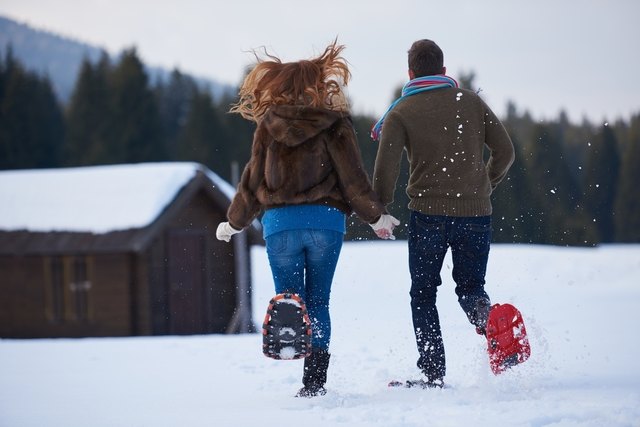 Schneeschuhwandern rund um das Geburtshaus von Peter Rosegger mit "Datingwandern". | Foto: shutterstock.com