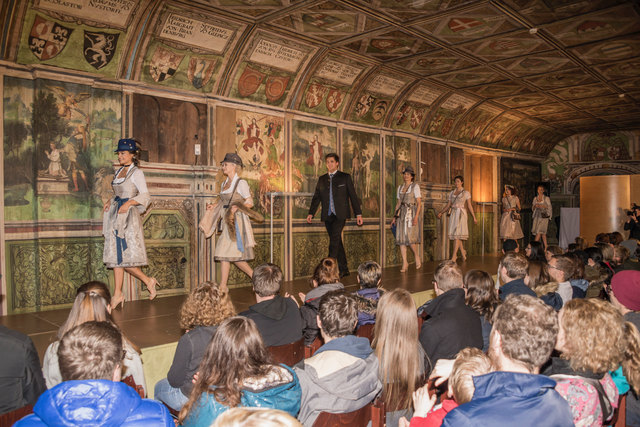 Modeschau der Hochzeitsmesse im Rittersaal auf Schloss Goldegg. | Foto: Pour Vous, Andreas Boldt