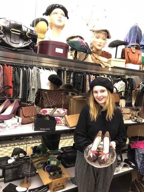 Accessoires wie Hüte und Handtaschen runden einen Vintagelook ab. Unbedingt nötig: Die richtigen Schuhe.