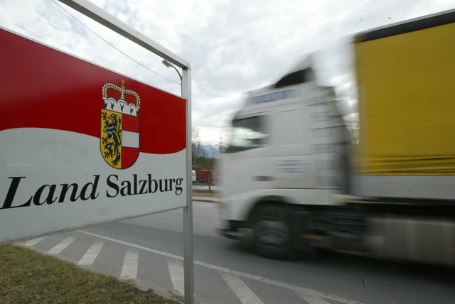Lkw-Fahrverbot auf dem Kleinen Walserberg wechselt die Seiten. | Foto: Franz Neumayr