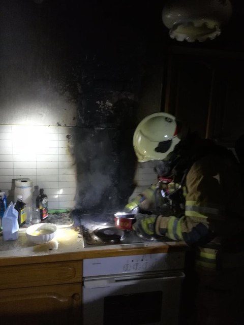 15 Mann der BF Klagenfurt rückten mit Unterstützung der FF Wölfnitz und der FF St. Peter zu einem Wohnungsbrand in Waidmannsdorf aus | Foto: BF Klagenfurt