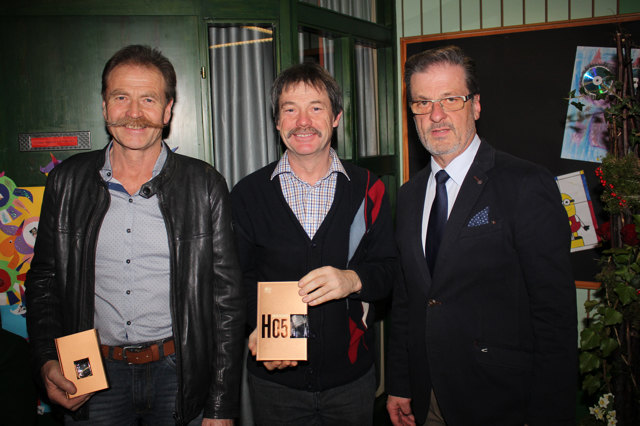 Engelbert Huber ehrte Johann Reinisch und Franz Schlegl. | Foto: Cescutti