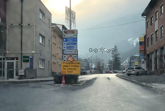 Der Verkehr wurde über den Landecker Tunnel umgeleitet.