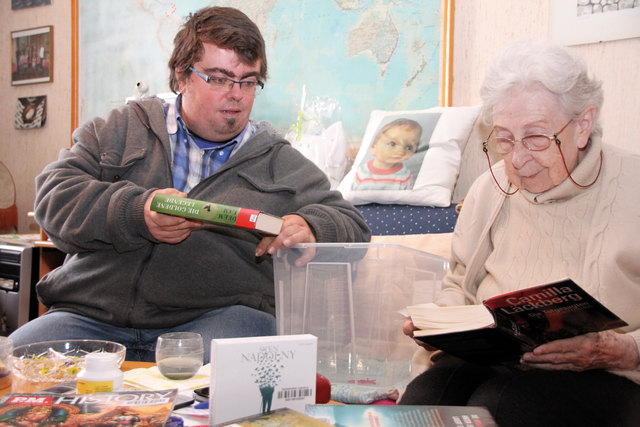 Elisabeth Charlotte Gruber hat den Service von Christian Semmler bereits in Anspruch genommen. Foto: Lebenshilfe