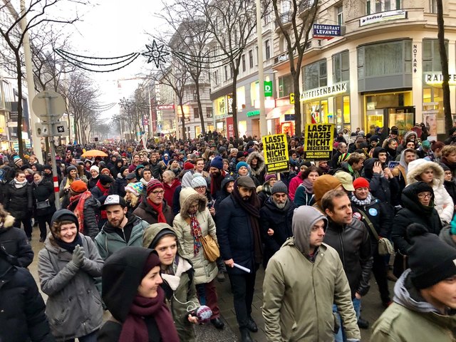 Am 13. Jänner 2018 waren laut Angaben der Veranstalter rund 70.000 Menschen bei einer Großdemo gegen die Regierung auf der Straße.