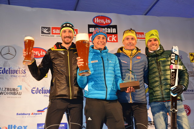 2. Tadei PIVK /ITALIEN (Team Crazy) 2:19:18, Sieger  Michele BOSCACCI / ITALIEN (La Sportiva) 2:18:57, Veranstalter Roland Kurz und der 3. Jakob HERRMANN/ÖSTERREICH (adidas TERREX - SC Werfenweng)  2:19:23 (v.li.) bei der Mountain Attack in Saalbach/Hinterglemm.