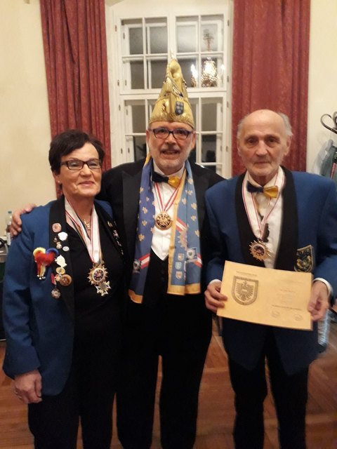 . . . 2 verdiente Ehrungen . . .