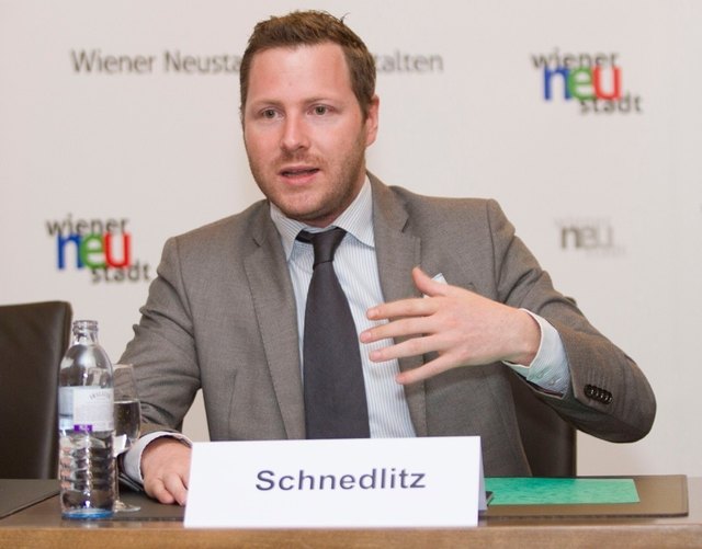 Michael Schnedlitz (FPÖ) kontert auf SP-Vorwürfe.