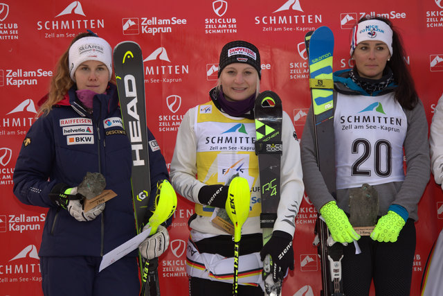 Aline Danioth (SUI), Siegerin Marina Wallner (GER) und Nastasia Noens (FRA).