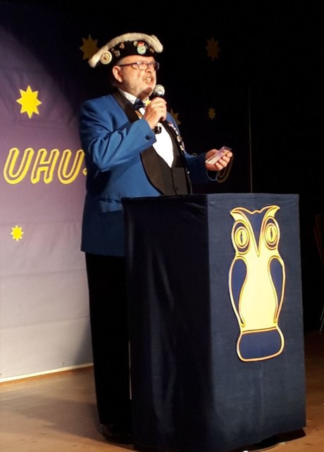 . . . . Präsident - Begrüßung . . . .