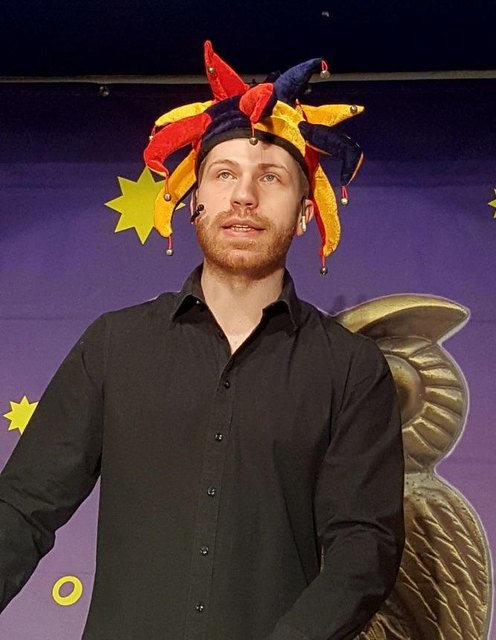 . . . . . . . . . Der Till . . . . . . . .