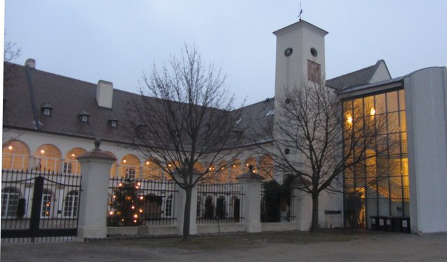 . . . . Schloss Katzelsdorf . . .  .