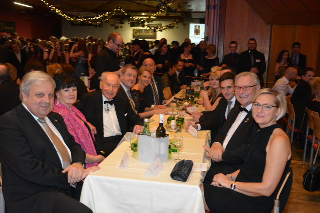 Auch Ehrengäste, wie Bürgermeister Werner Gutzwar, Vize-Bürgermeister Gerahrd Jedliczka, Landtagspräsident a. D. Franz Majcen, LAbg. Lukas Schnitzer und LAbg. Christian Schandor ließen sich den Maturaball des BG/BRG Fürstenfeld nicht entgehen.