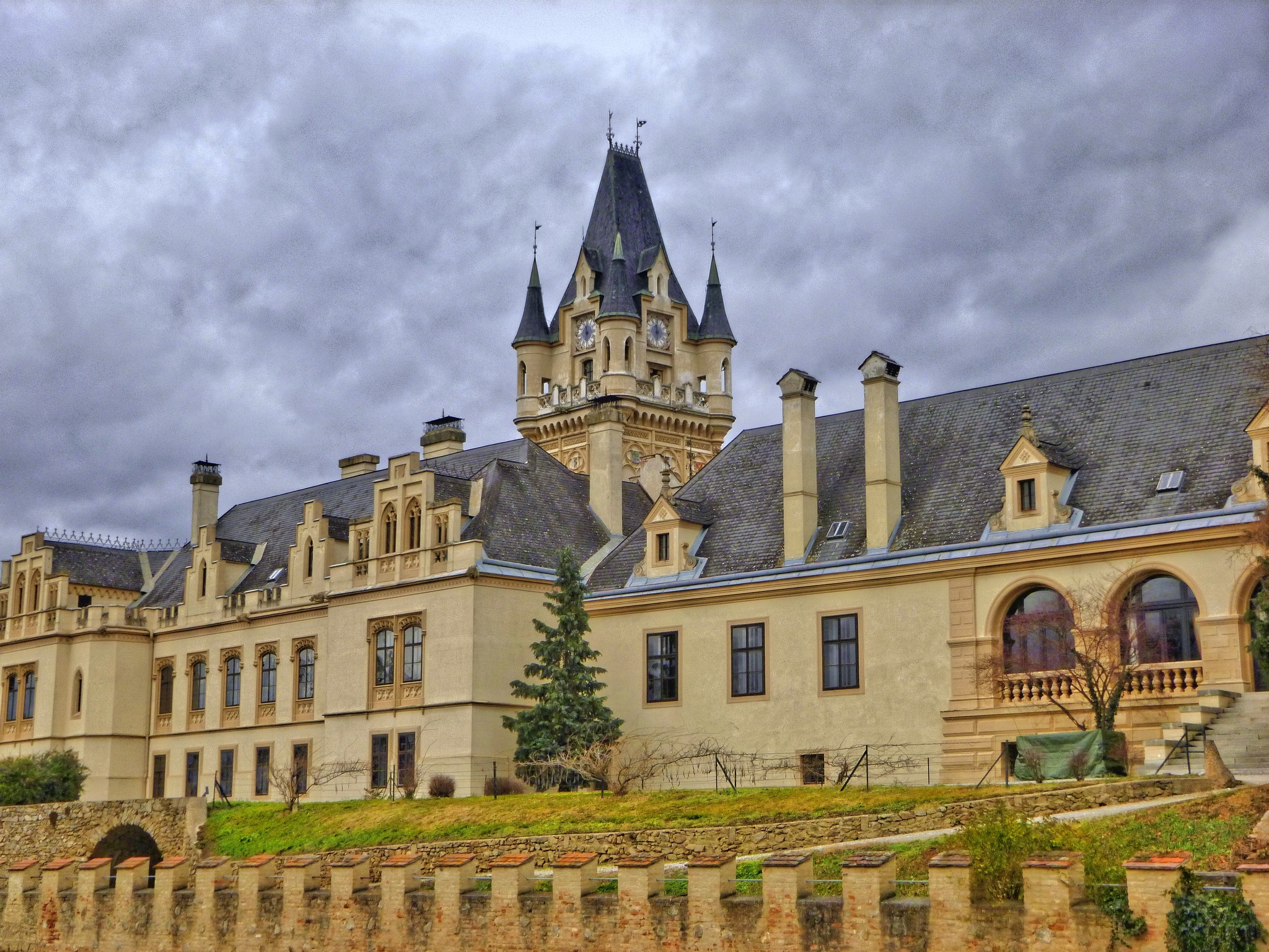 Wie im Märchen präsentiert sich Schloß Grafenegg Waidhofen/Thaya