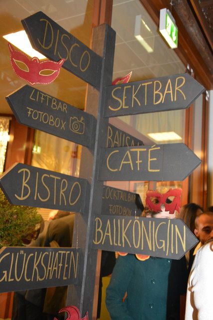 Zahlreiche Themenbars warteten darauf von den Ballgästen erkundet zu werden.
